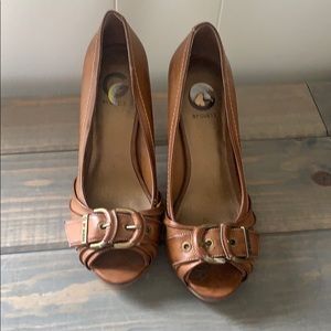 Guess Brown heels with buckle